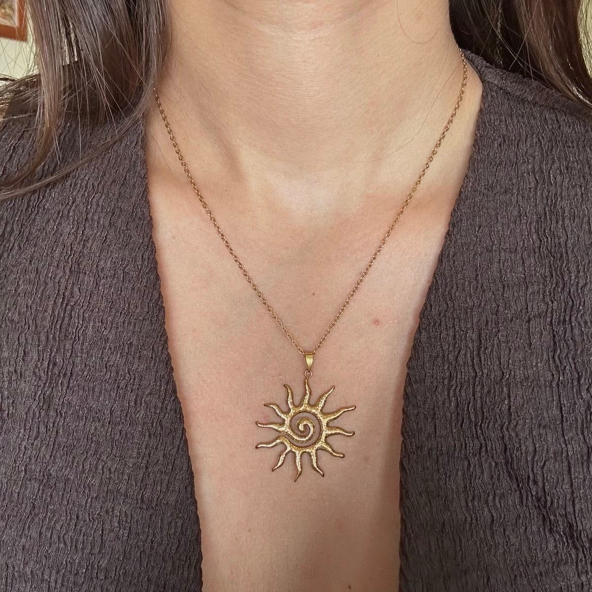 1pc Stainless Steel Swirl Sun Pendant Necklace