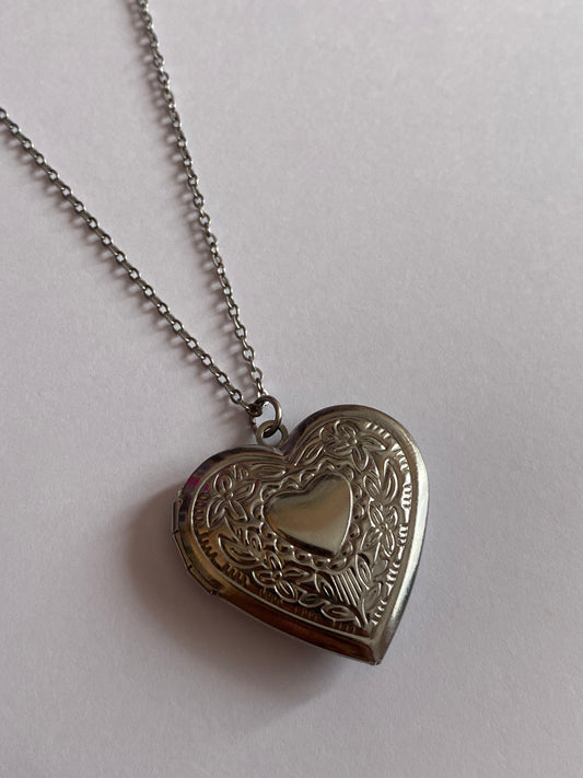 Stainless steel Heart locket-open heart necklace (sans photo)