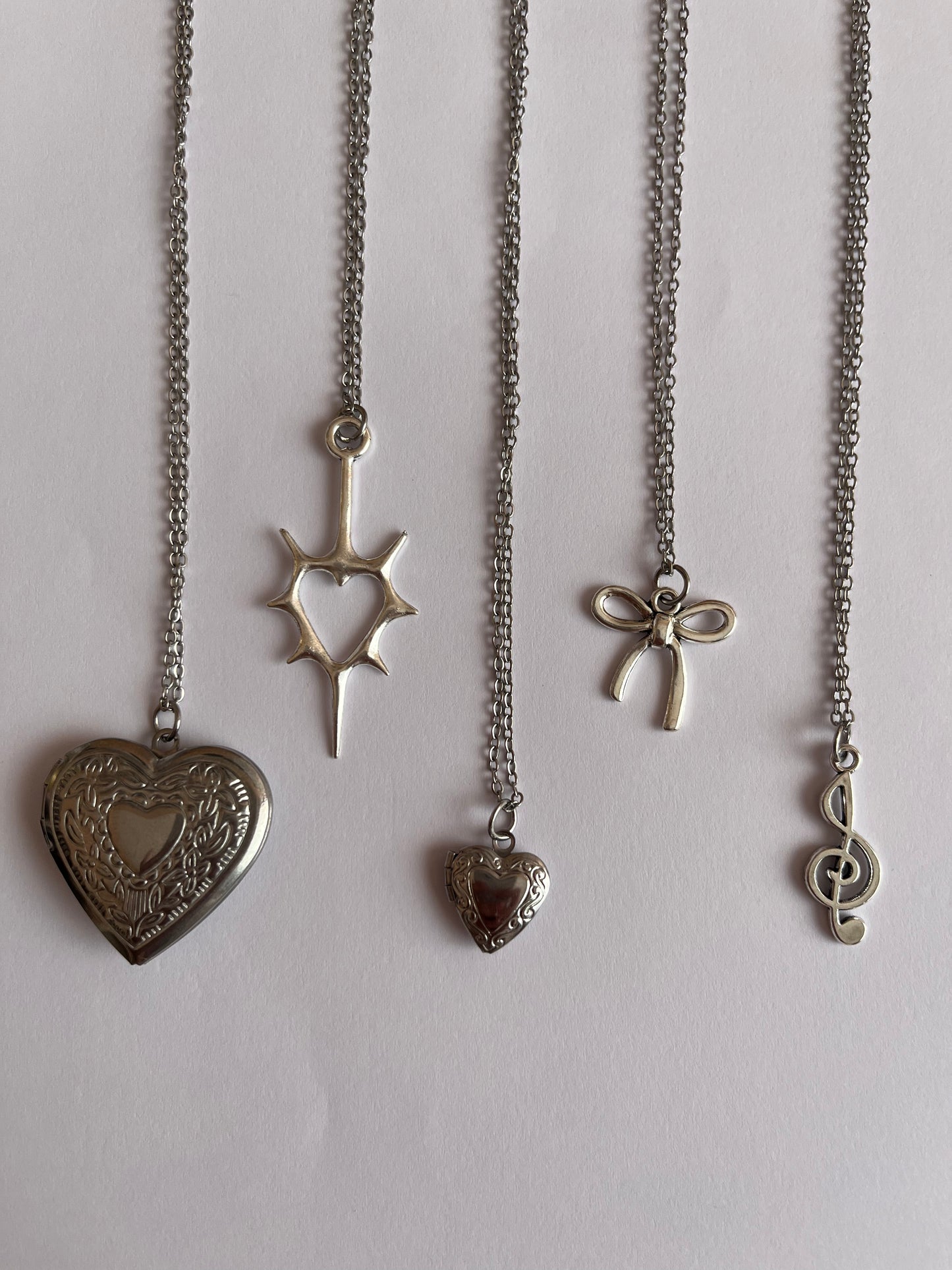 Aesthetic necklaces heart shaped (open heart) & note