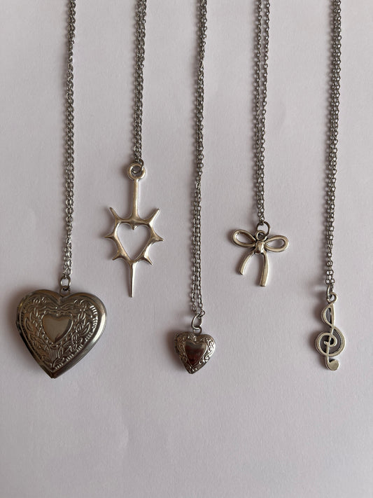 Aesthetic necklaces heart shaped (open heart) & note