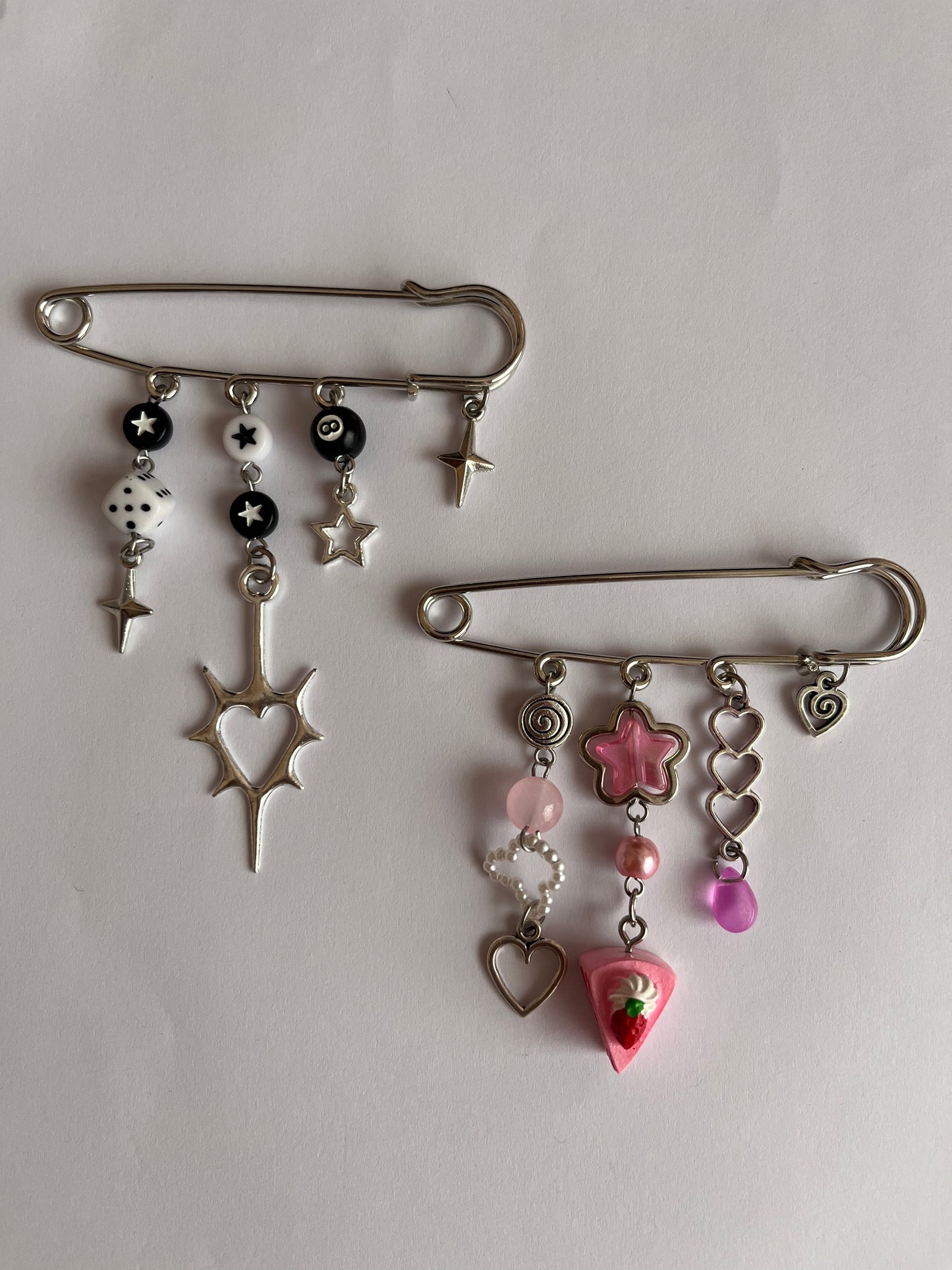 Cool Beads pins ! Black & pink aesthetics