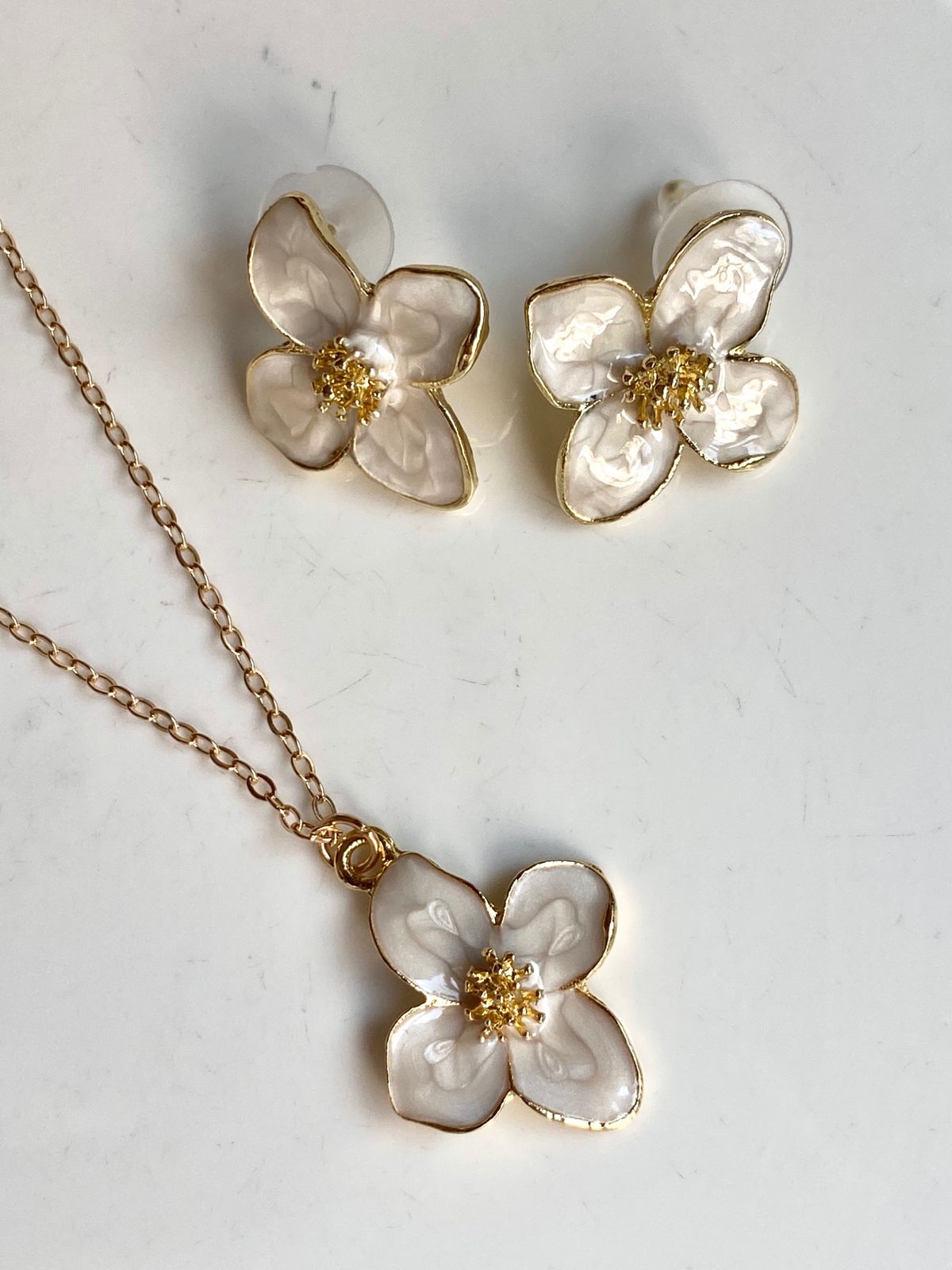 Necklace Enamel & Flower Earrings